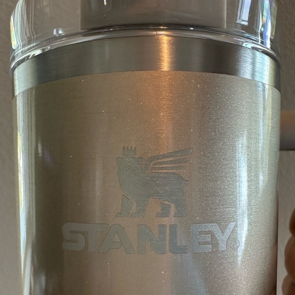 Stanley Quencher 30oz elf Lip Oil & mini Stanley Keychain Ornament Bundle of 3 - Picture 6 of 9